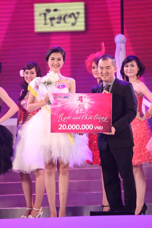 Bùi Thanh Hà giành giải Người mẫu triển vọng Miss teen 2011